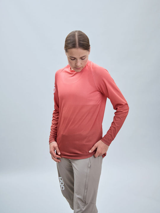 Załaduj obraz do przeglądarki galerii, Koszulka rowerowa POC W's Essential MTB Lite LS Jersey - Gradient Ammolite Coral