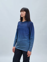 Załaduj obraz do przeglądarki galerii, Koszulka rowerowa POC W's Essential MTB Lite LS Jersey - Gradient Turmaline Navy