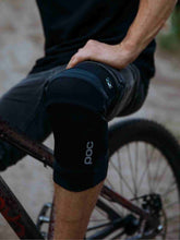 Załaduj obraz do przeglądarki galerii, Ochraniacze na kolana POC OSEUS VPD - Ur. Black