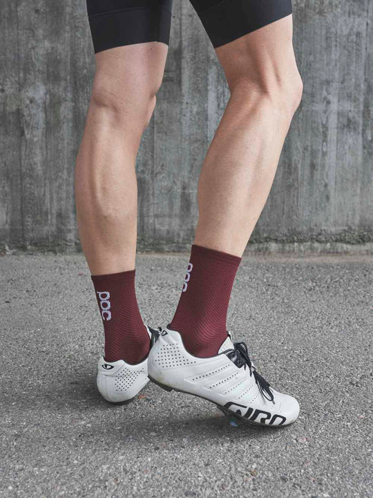 Załaduj obraz do przeglądarki galerii, Skarpety rowerowe POC SEIZE Sock Short - Garnet Red