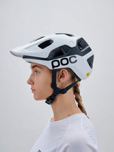 Załaduj obraz do przeglądarki galerii, Kask rowerowy POC Cularis Pure - Hyd. White/Ur. Black Matt