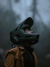 Załaduj obraz do przeglądarki galerii, Kask rowerowy POC OTOCON - Epid. Green Metallic/Matt