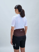 Załaduj obraz do przeglądarki galerii, Koszulka rowerowa POC W's Essential Road Logo Jersey - Hydr. White/Axinite Brown