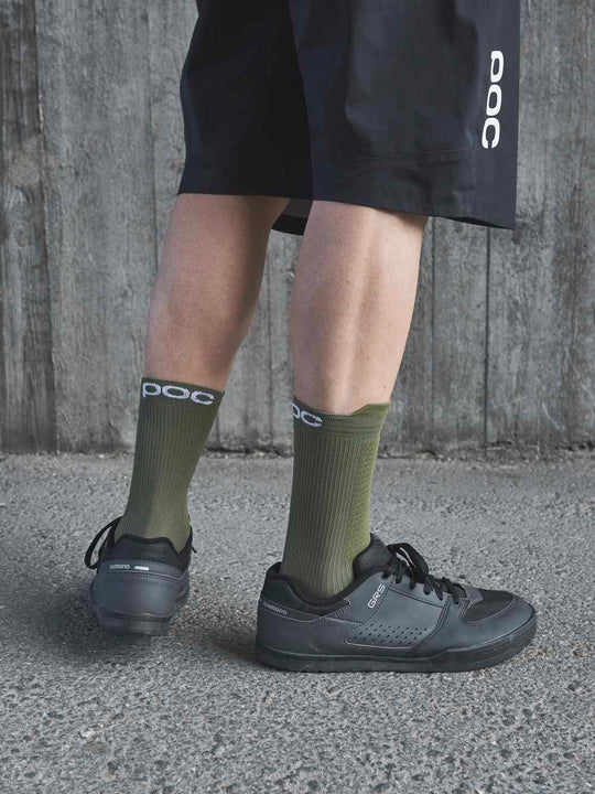 Załaduj obraz do przeglądarki galerii, Skarpety rowerowe POC LITHE MTB Sock Mid - Epid. Green