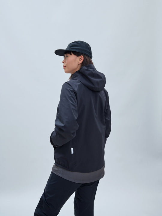 Załaduj obraz do przeglądarki galerii, Kurtka rowerowa damska POC W'S Motion Rain Jacket czarny