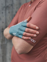 Załaduj obraz do przeglądarki galerii, Rękawice rowerowe POC AGILE Short Glove - Lt Dioptase Blue