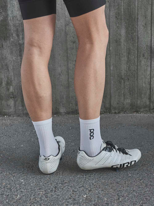 Załaduj obraz do przeglądarki galerii, Skarpety rowerowe POC FLAIR Sock Mid - Hydr. White/Zink Orange