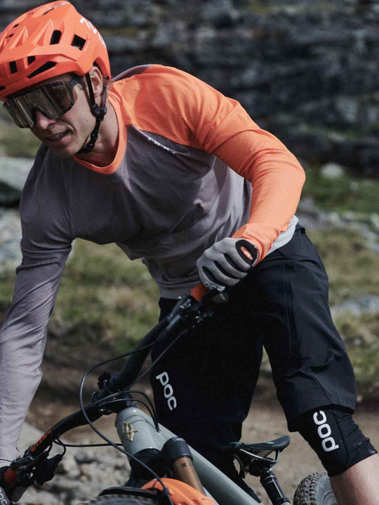 Załaduj obraz do przeglądarki galerii, Okulary POC DEVOUR - Ur. Black - Clarity Trail Brown/Silver Mirror Cat 2