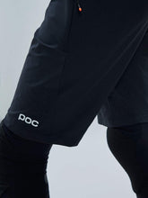 Załaduj obraz do przeglądarki galerii, Spodenki rowerowe damskie POC W's Motion Air Shorts czarny