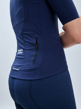 Załaduj obraz do przeglądarki galerii, Koszulka rowerowa POC W's Raceday Jersey - Turmaline Navy
