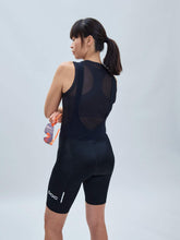 Załaduj obraz do przeglądarki galerii, Koszulka rowerowa POC W's Essential Layer Vest - Ur. Black