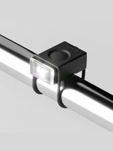 Załaduj obraz do przeglądarki galerii, Lampka rowerowa BOOKMAN Block Light Front 50lm czarny