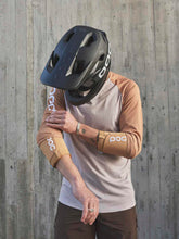 Załaduj obraz do przeglądarki galerii, Ochraniacze na łokcie POC JOINT VPD AIR - Arag. Brown