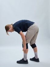 Załaduj obraz do przeglądarki galerii, Spodenki rowerowe POC W's Infinite All-mountain Shorts - Moonstone Grey