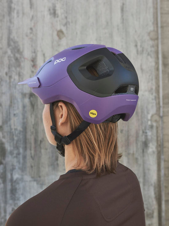 Załaduj obraz do przeglądarki galerii, Kask rowerowy POC AXION RACE MIPS - Sap. Purple/Ur. Black Metallic/Matt