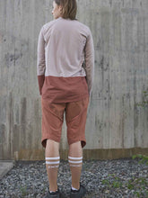 Załaduj obraz do przeglądarki galerii, Koszulka rowerowa POC W's MTB PURE LS Jersey - Light Sand. Beige/Himalayan Salt