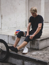 Załaduj obraz do przeglądarki galerii, Ochraniacze na kolana POC VPD AIR KNEE FABIO ED - Ur. Black/Gold