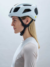 Załaduj obraz do przeglądarki galerii, Kask rowerowy POC Ventral Air MIPS - Hyd. White/Ur. Black Matt