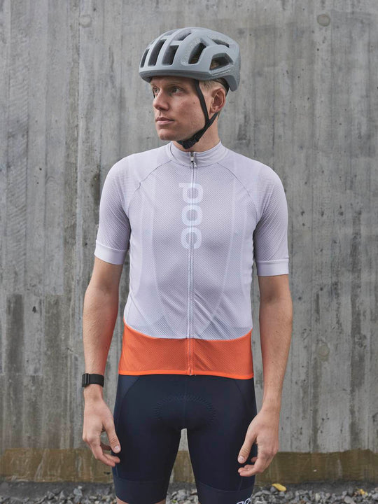 Załaduj obraz do przeglądarki galerii, Koszulka rowerowa POC M's ESSENTIAL ROAD LOGO Jersey - Granite Grey/Zink Orange