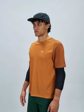 Załaduj obraz do przeglądarki galerii, Koszulka rowerowa POC M's Motion Air S/S Jersey - Bauxite Brown