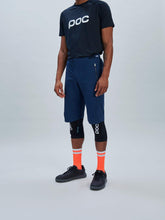 Załaduj obraz do przeglądarki galerii, Spodenki rowerowe POC ESSENTIAL ENDURO - Turmaline Navy