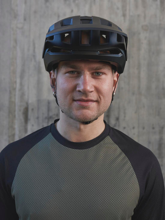 Załaduj obraz do przeglądarki galerii, Kask rowerowy POC KORTAL - Ur. Black/Epid. Green Metallic/Matt