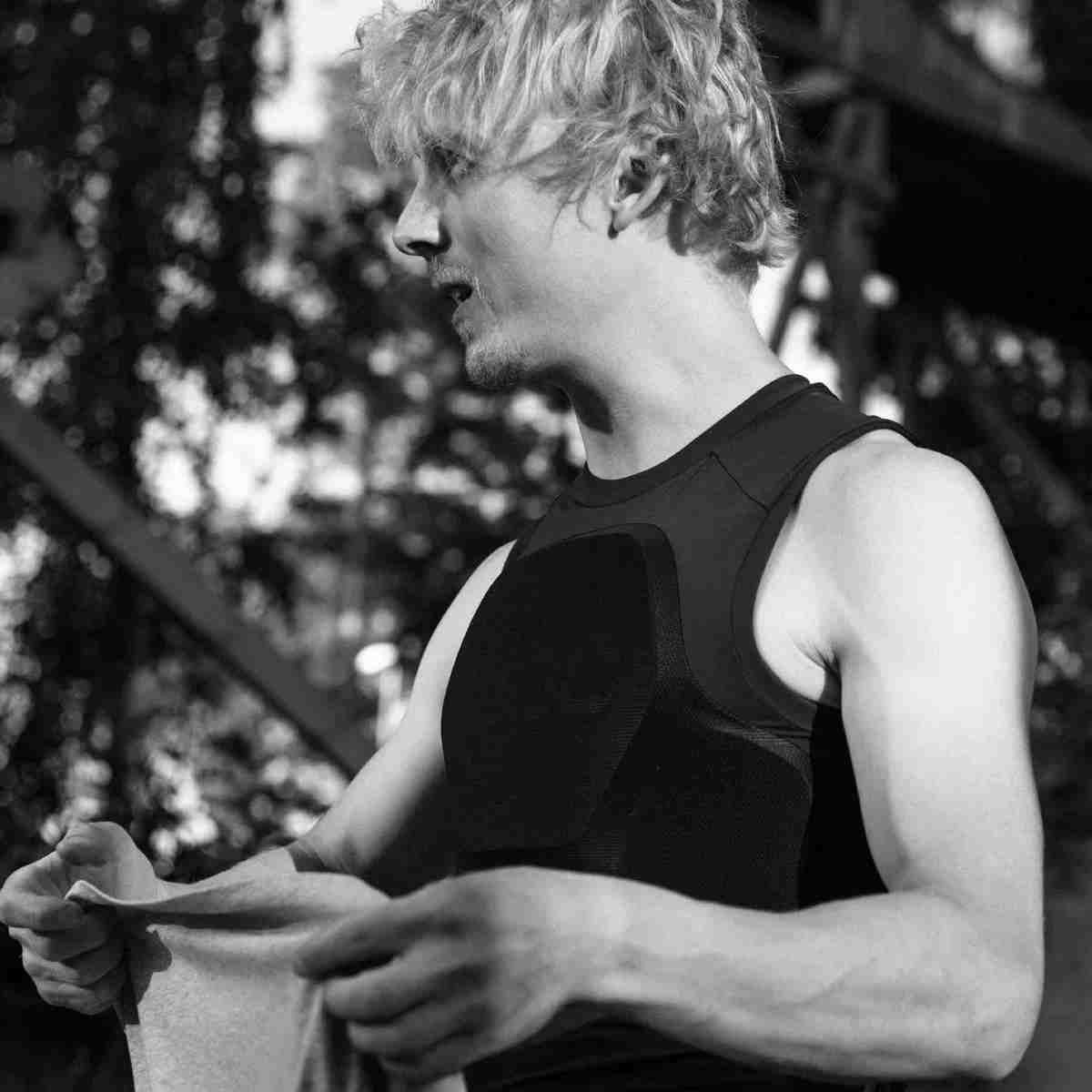 Ochraniacze pleców na stok – miękki żółw czy twarda płyta? Plusy i minusy