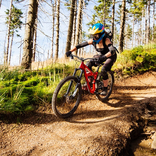 Czy ochraniacze MTB ograniczają ruchy? Mit czy rzeczywistość?