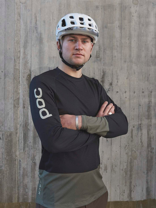 Załaduj obraz do przeglądarki galerii, Koszulka rowerowa POC MTB PURE LS - Ur. Black/Epid. Green
