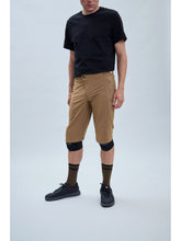 Załaduj obraz do przeglądarki galerii, Spodenki rowerowe POC Essential Enduro Shorts - Jasper Brown
