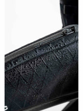 Załaduj obraz do przeglądarki galerii, Torba POC Ultra Bento Bag 0.7L - Ura. Black
