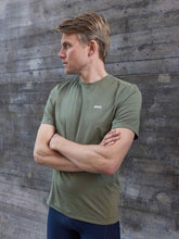 Załaduj obraz do przeglądarki galerii, T-Shirt POC AIR Tee - Epidote Green - poc warszawa
