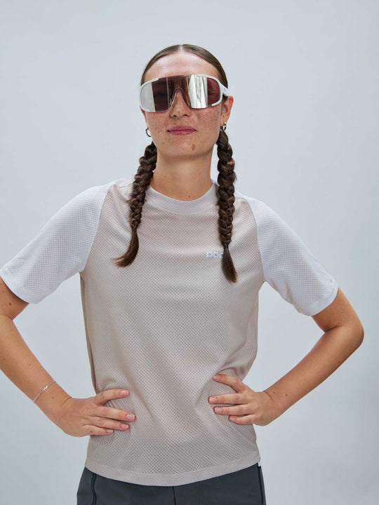 Załaduj obraz do przeglądarki galerii, Koszulka rowerowa POC W&#39;s Motion Air S/S Jersey - Okenite Off-White
