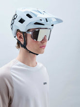 Załaduj obraz do przeglądarki galerii, Kask rowerowy POC KORTAL RACE MIPS - Hydr. White/Ur. Black Matt
