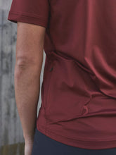 Załaduj obraz do przeglądarki galerii, Koszulka rowerowa POC W&#39;S REFORM ENDURO LIGHT - Garnet Red

