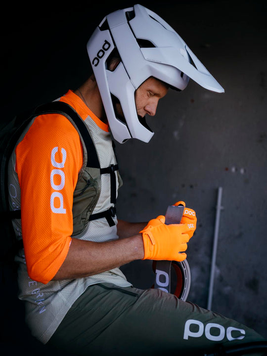 Załaduj obraz do przeglądarki galerii, Kask rowerowy POC OTOCON - Hydr. White Matt
