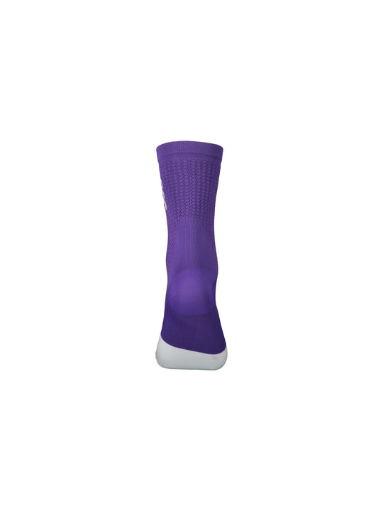 Załaduj obraz do przeglądarki galerii, Skarpety rowerowe POC FLAIR Sock Mid - Sap. Purple/Hydr. White - poc warszawa
