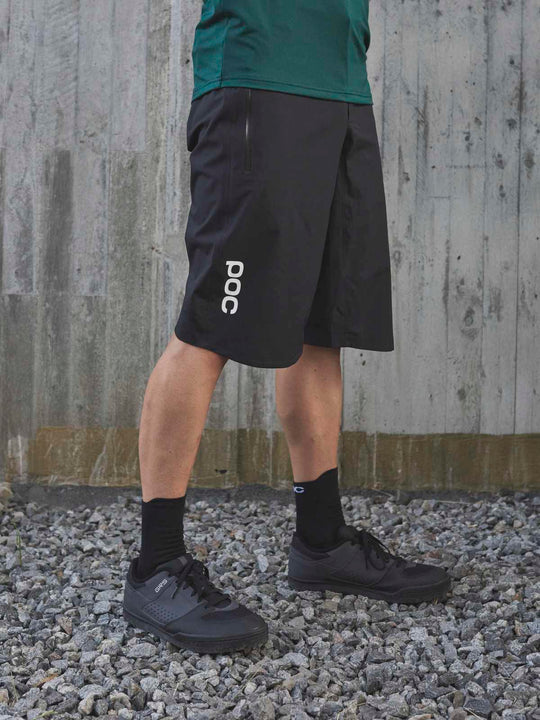 Załaduj obraz do przeglądarki galerii, Spodenki rowerowe POC BASTION Shorts - Ur. Black
