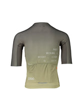 Załaduj obraz do przeglądarki galerii, Koszulka rowerowa POC M's Pristine Print Jersey - Gradient Prehnite Green
