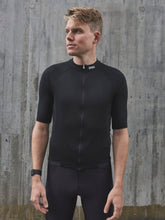 Załaduj obraz do przeglądarki galerii, Koszulka rowerowa POC MUSE Jersey - Ur. Black

