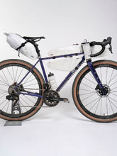 Załaduj obraz do przeglądarki galerii, Torba POC Ultra Bar Bag 4L - Hyd. White Translucent
