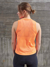 Załaduj obraz do przeglądarki galerii, Koszulka rowerowa POC W’s AIR Indoor Vest - Zink Orange - poc warszawa
