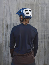 Załaduj obraz do przeglądarki galerii, Koszulka rowerowa POC W&#39;s MTB PURE LS Jersey - Turmaline Navy/Axinite Brown
