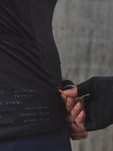 Załaduj obraz do przeglądarki galerii, Koszulka rowerowa POC W’s ESSENTIAL ROAD LOGO Jersey - Ur. Black - poc warszawa
