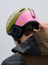 Załaduj obraz do przeglądarki galerii, Kask narciarski POC Obex Contour - Olivine Green Matt/Thulite Pink Matt
