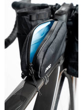 Załaduj obraz do przeglądarki galerii, Torba POC Ultra Bento Bag 0.7L - Ura. Black
