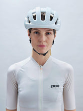 Załaduj obraz do przeglądarki galerii, Kask rowerowy POC Omne Lite Wide Fit - Hyd. White Matt
