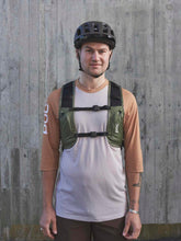 Załaduj obraz do przeglądarki galerii, Plecak rowerowy POC COLUMN VPD Backpack 13L - Epid. Green
