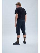 Załaduj obraz do przeglądarki galerii, Szorty POC M’s Essential Casual Shorts - Ur. Black - poc warszawa

