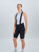 Załaduj obraz do przeglądarki galerii, Spodenki rowerowe damskie POC W&#39;s Essential Cargo Bibshorts  - Ur. Black
